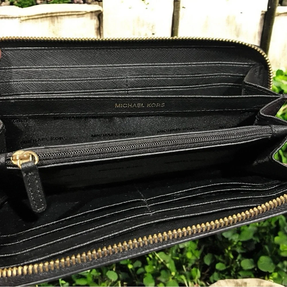 Michael Kors Black Pebbled Leather Mercer Zip Around Continental Wallet EUC - Picture 7 of 9